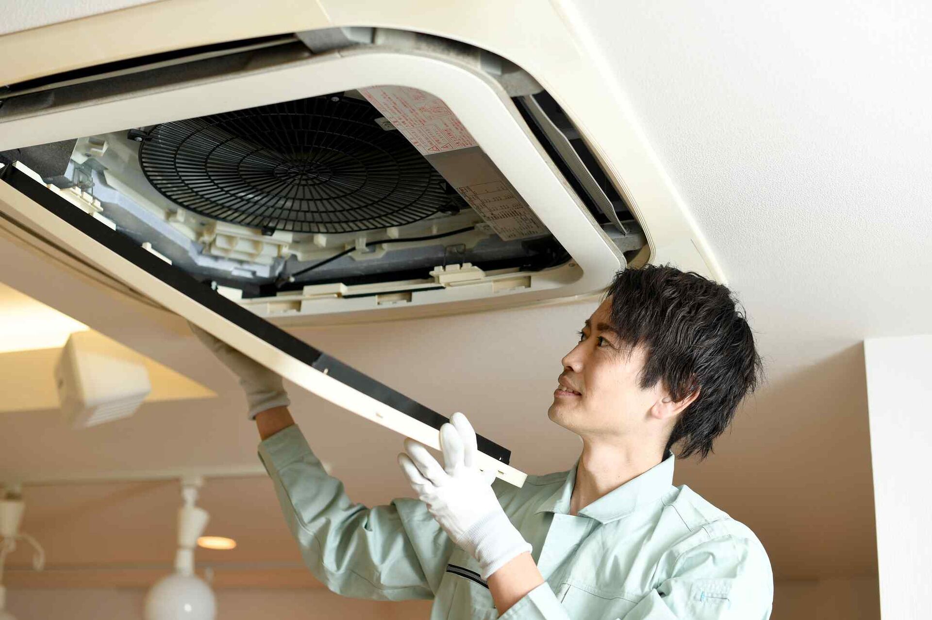 未経験から始める設備施工のプロ
